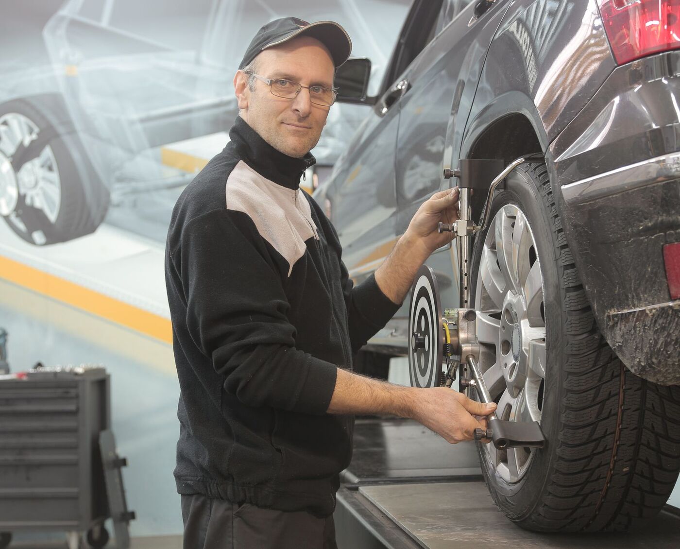 Wheel service bay